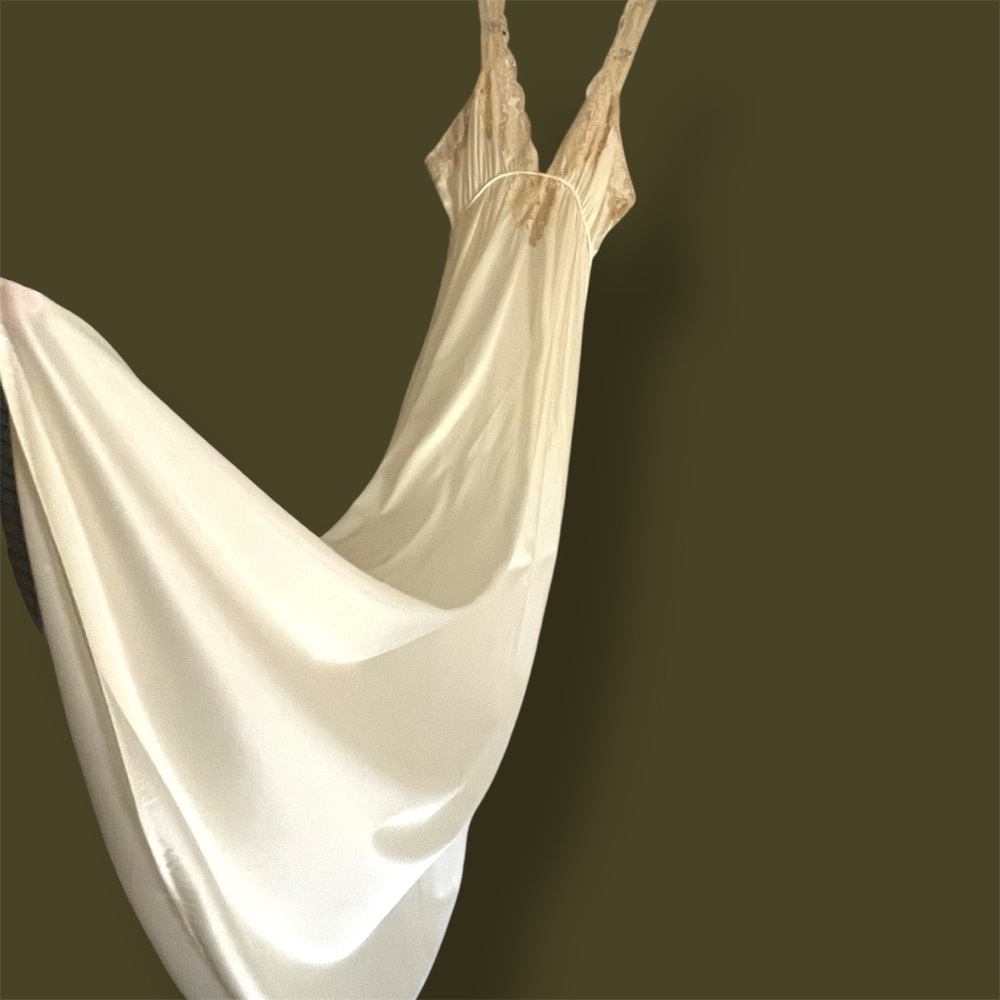 Ethereal Buttery Ivory with Lace Trim 70s Vintage Slip-Dress Gown Kayser Perfect - Picture 16 of 16